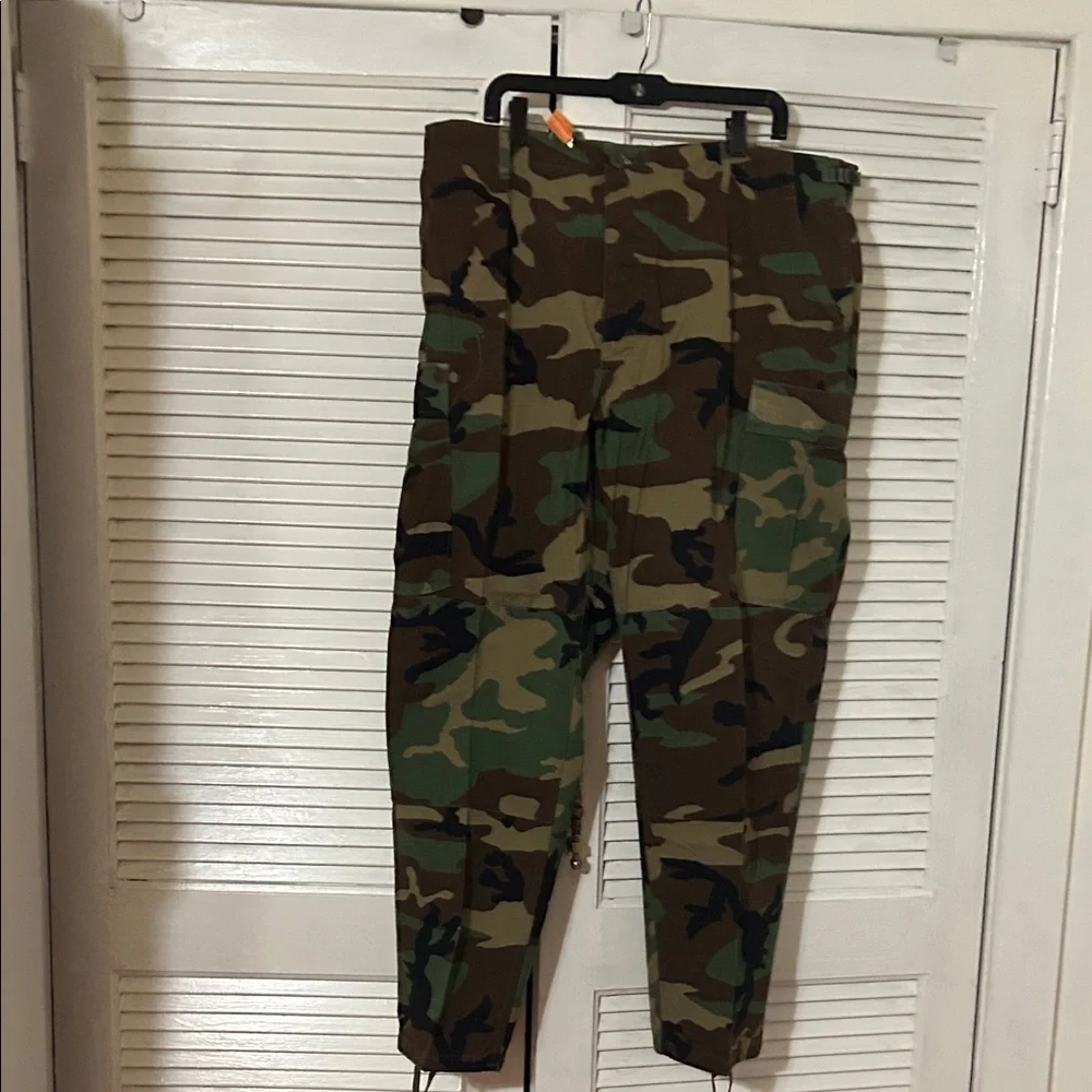 Men's Camouflage Cargo Pants - Picture 2 of 6